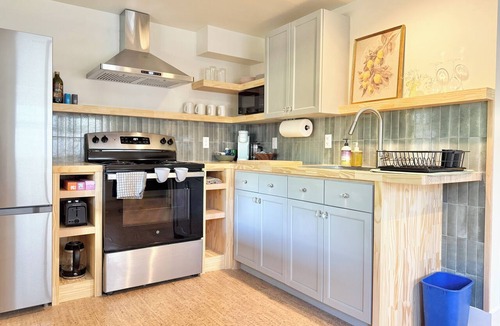 North Admiral Apartment | Countryside Calm, New Reno, Spa Bathroom, Beautiful Area Near Alki Beach