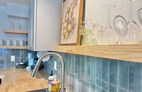 North Admiral Apartment | Countryside Calm, New Reno, Spa Bathroom, Beautiful Area Near Alki Beach