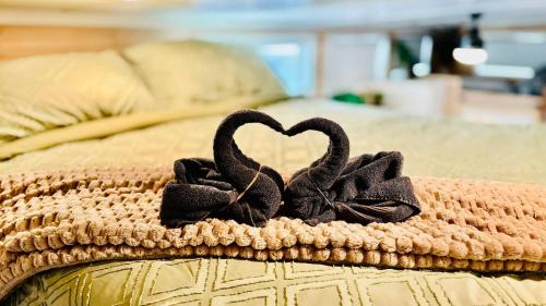 Upper Lake House | Couple’s retreat in Tiny Home w soaking tub/beach