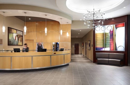 Saint-Laurent Hotel | Courtyard by Marriott Montreal Airport