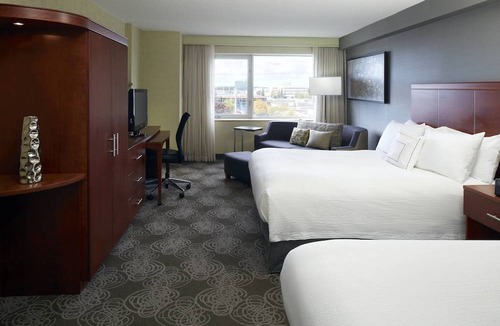 Saint-Laurent Hotel | Courtyard by Marriott Montreal Airport
