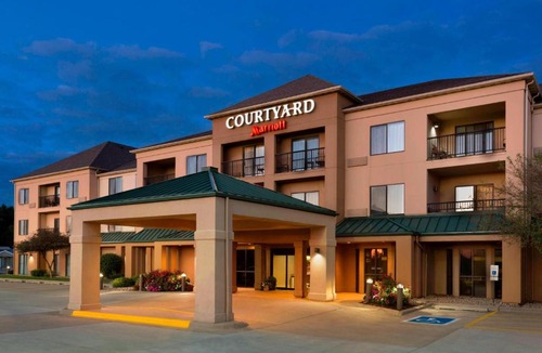 Normal Hotel | Courtyard by Marriott Bloomington Normal