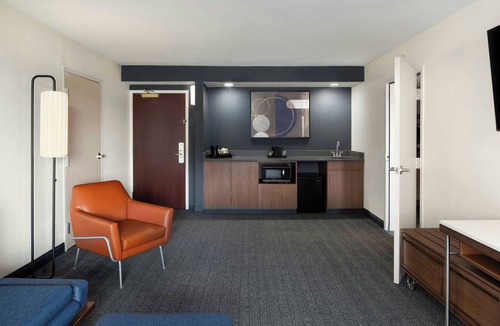 Greenbrier East Hotel | Courtyard by Marriott Chesapeake
