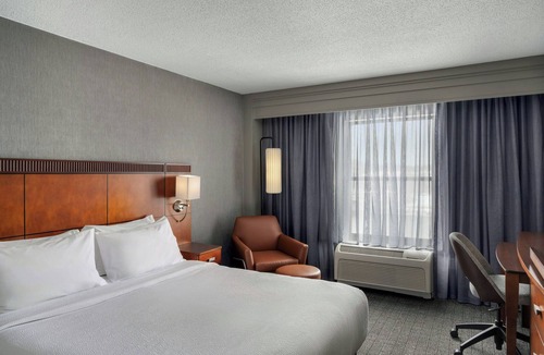Lindenwald Hotel | Courtyard by Marriott Hamilton