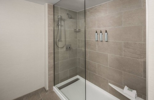 Northwest Bellevue Hotel | Courtyard by Marriott Seattle Bellevue/Downtown
