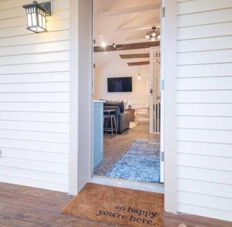 Intercourse Villa | Coziest Cottage hottub patio shopping amishland