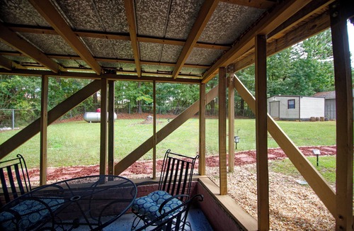 Pine Forest House | Cozy 1-bedroom Apartment in serene Fayetteville with BackyardI Minutes from Base