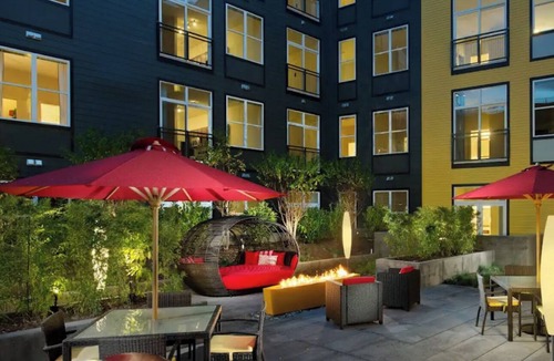 Merrifield Apartment | Cozy 1-bedroom apartment . Walking distance to restaurants and shops
