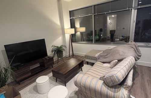 Merrifield Apartment | Cozy 1-bedroom apartment . Walking distance to restaurants and shops