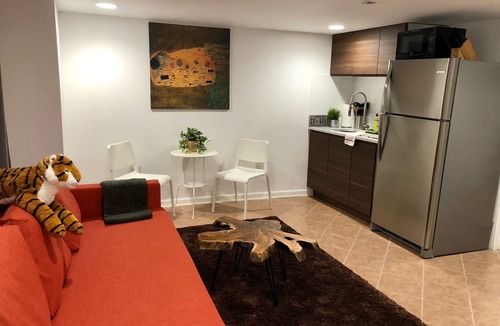 Kingman Park House | Cozy 1 Bedroom Apt of Historic Cap Hill House, Sleeps 5, FREE ON-SITE PARKING