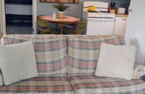 Manistee Cottage | Cozy 1 bedroom cottage walking distance to Lake Michigan & downtown!