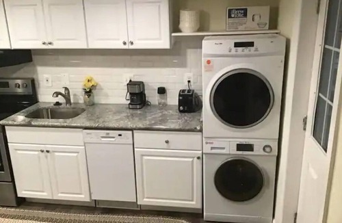 Randle Highlands Apartment | Cozy 1 bedroom suite with jet tub near US capitol!