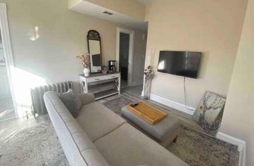 Mount Vernon Triangle House | Cozy 1-bedroom townhome in a fantastic Washington neighborhood with AC