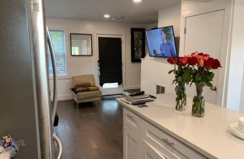 Northeast Apartment | Cozy 2/1.5 Getaway in Lily Ponds
