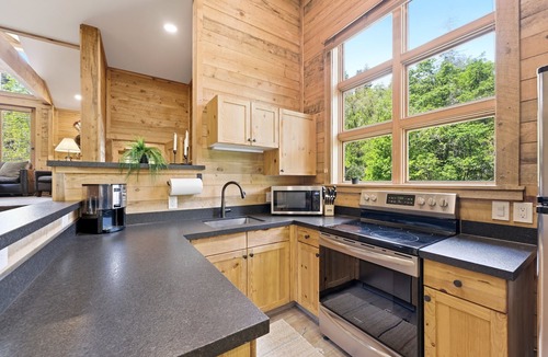 Sundance Cottage | COZY 2 BEDROOM - 2 KING BEDS, FIREPLACE- SUNDANCE COTTAGE