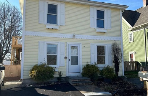 Attleboro Apartment | Cozy 2-bedroom apartment in lovely Attleboro with AC