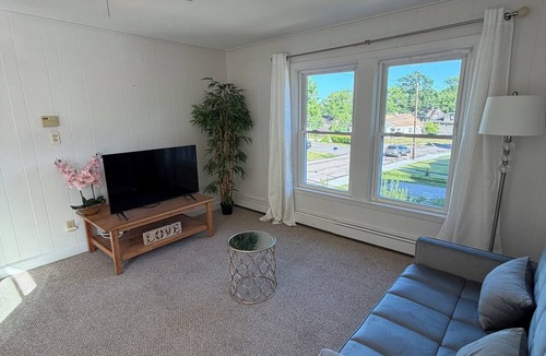 Attleboro Apartment | Cozy 2-bedroom apartment in lovely Attleboro with AC