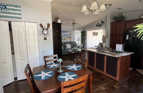 Bayshore Gardens Cottage | Cozy 2-bedroom cottage with AC in beautiful Bradenton