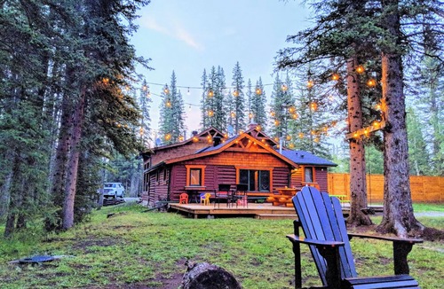 Bragg Creek Cabin | Cozy 2-bedroom suite in the forest near multiple restaurant/pubs. BraggCreek