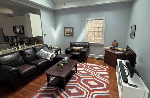 Columbus House | Cozy 2-bedroom village carriage house in Columbus' Historic German Village area