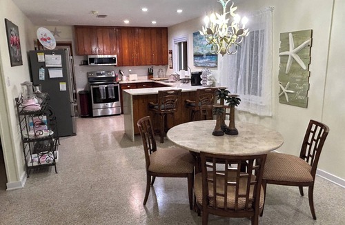 Sarasota Cottage | Cozy 2Bd+2 Ba beach cottage; screened Florida rm, sleep porch; VR22-00059