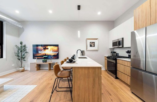 Edgewater Beach Apartment | Cozy 2BD 2BA Apt! Steps to Lake with Gym & Parking