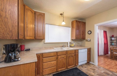 Liberty Wells Cottage | Cozy, 2bed/1bath Sugar House Cottage Close to Everything!