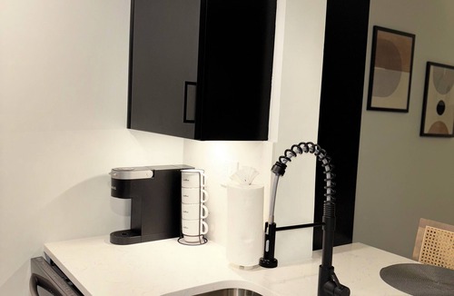 Rosslyn Apartment | Cozy 2BR Apt in Arlington, VA. Minutes from Washington D.C.