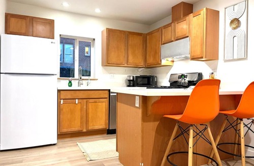 North Beacon Hill Apartment | Cozy 2BR City Stay- 2-Min Walk to Light Rail