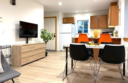 North Beacon Hill Apartment | Cozy 2BR City Stay- 2-Min Walk to Light Rail