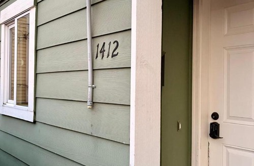 North Beacon Hill Apartment | Cozy 2BR City Stay- 2-Min Walk to Light Rail