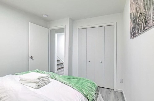 Radisson Heights - Albert Park House | Cozy 2BR Suite Near Zoo & downtown Walk to C-Train