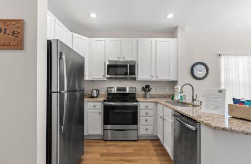 Red Hill House | Cozy 2BR Turnberry Villa Pool and Tennis