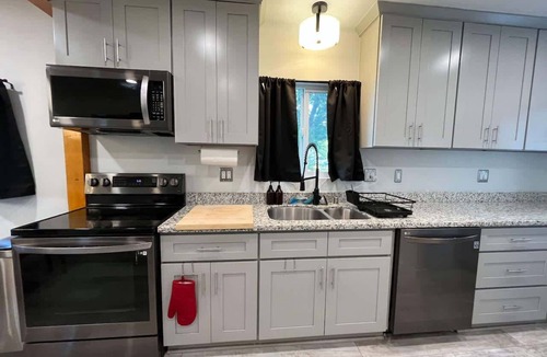 White Center House | Cozy 2BR Upper Unit Near Airport & Seattle DT