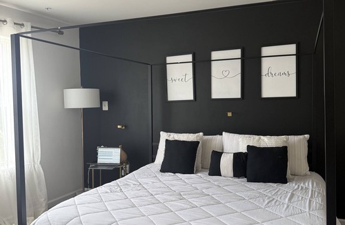 Hanover Condo | Cozy 3-bedroom condo with WiFi, AC in fabulous Hanover pet and family friendly