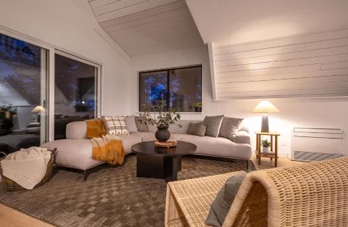 Munds Park House | Cozy 3BR A-Frame Lake Views Family Friendly