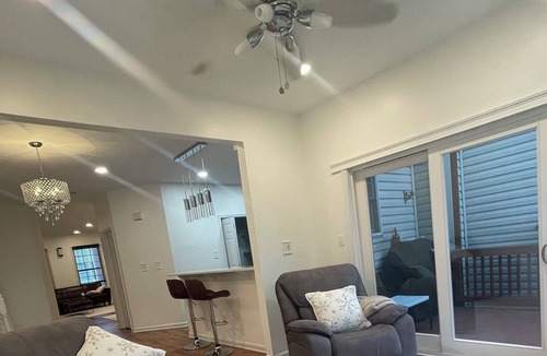 Potomac Falls House | Cozy 3level TH- private, SelfCheckin, near DC & airport. Fast WiFi, quiet & safe