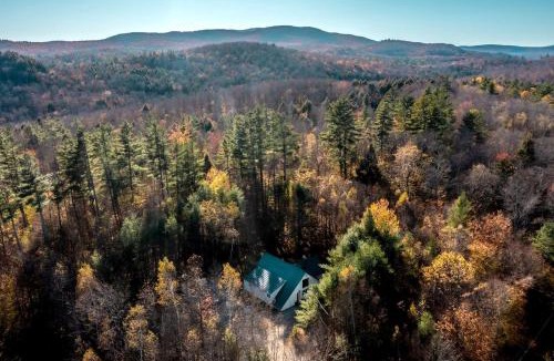 Jamaica Ski Chalet | Cozy A-Frame Cabin with Hot Tub & Sauna near Stratton Mountain, Vermont