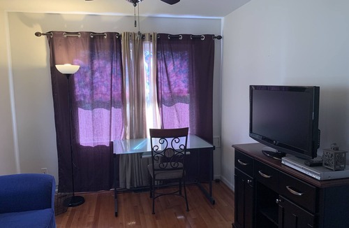 Seminary Hill Apartment | Cozy and fresh one-bedroom, 10 minutes from Old Town Alexandria