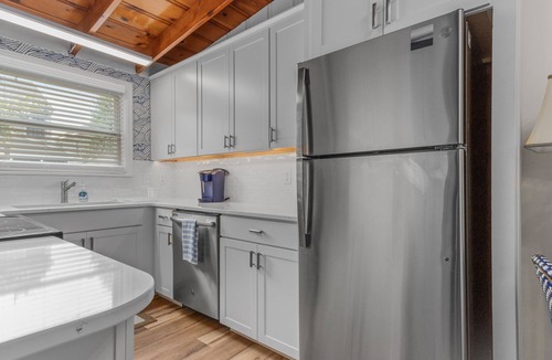 Northeast Virginia Beach Cottage | Cozy Beach Cottage - Walking distance to the Beach!