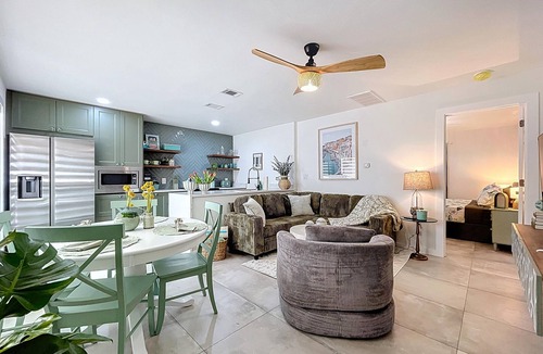 Bradenton Beach Cottage | Cozy Beachside cottage at Tradewinds/1BR/POOL/steps to beach.Unit1 available too