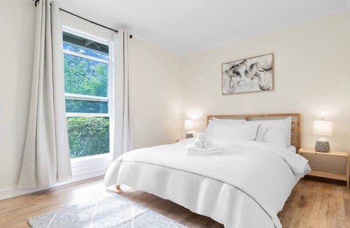 Lake Hills House | Cozy Bellevue 3BR+Office home close to everything!