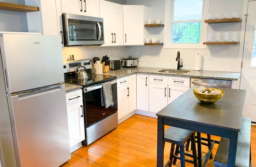 Durham House | Cozy Bungalow- near Duke, Hospital, Walk to food