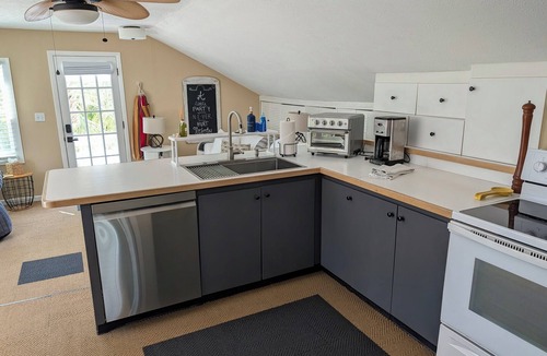 Sarasota House | Cozy Cabana .walk to the beach and St Armand's Circle!
