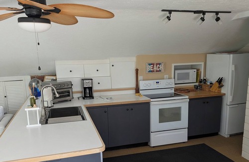 Sarasota House | Cozy Cabana .walk to the beach and St Armand's Circle!