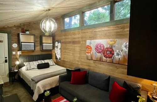 Regional District of Nanaimo House | Cozy Cabana with Large Outdoor Hot Tub