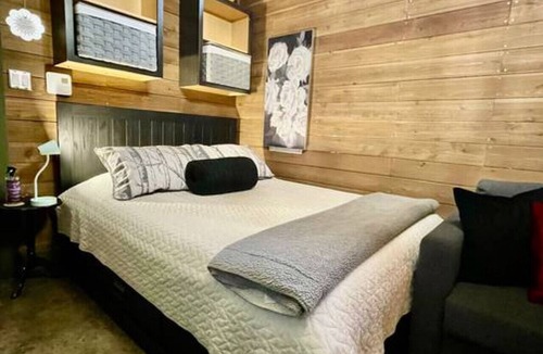 Regional District of Nanaimo House | Cozy Cabana with Large Outdoor Hot Tub