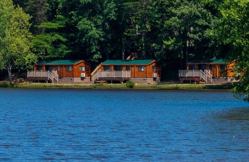 Spotsylvania House | Cozy Cabin with Hot Tub and Beautiful Views of Cool Springs Lake for an Unforgettable Experience in Virginia