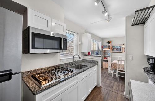 New Carrollton House | Cozy Capital Retreat Suburban Serenity
