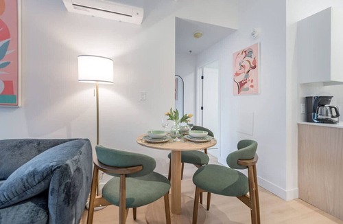 Downtown Montreal Apartment | Cozy Chic - Concordia Central